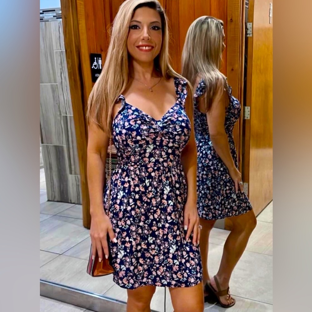 🪻Flirty Ditzy Floral Peekaboo Dress